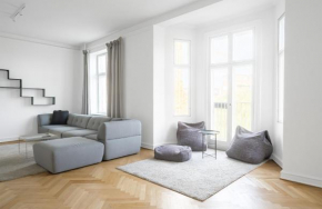 Fantastic 3-bed with french balcony and lake-views, Copenhagen